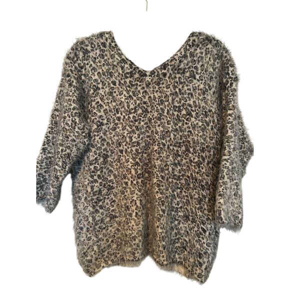BKE Boutique Sweaters - BKE Boutique Fuzzy Leopard Print V-Neck Cozy Sweater Women's Size L